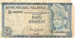 The 2nd series of 1 ringgit Malaysia.

Serial No: D/78 100000

Obverse: Potrait of the first King of Malaysia.

Reverse: Traditional design of Kijang Emas. Official Bank Negara Malaysia logo

Size: 120.5 X 64.0mm Banknote