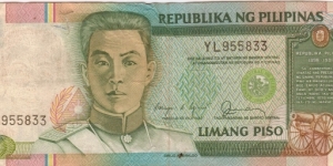Philippine 5 Pesos note with black serial number. Banknote