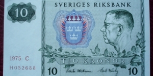 Sveriges Riksbank |
10 Kronor |

Obverse: King Gustaf VI Adolf (1882-1973) |
Reverse: Stylised Northern Lights and Snowflakes |
Watermark: Johan August Strindberg (1849-1912) Banknote