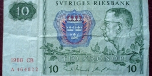 Sveriges Riksbank |
10 Kronor |

Obverse: King Gustaf VI Adolf (1882-1973) |
Reverse: Stylised Northern Lights and Snowflakes |
Watermark: Johan August Strindberg (1849-1912) Banknote