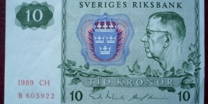 Sveriges Riksbank |
10 Kronor |

Obverse: King Gustaf VI Adolf (1882-1973) |
Reverse: Stylised Northern Lights and Snowflakes |
Watermark: Johan August Strindberg (1849-1912) Banknote