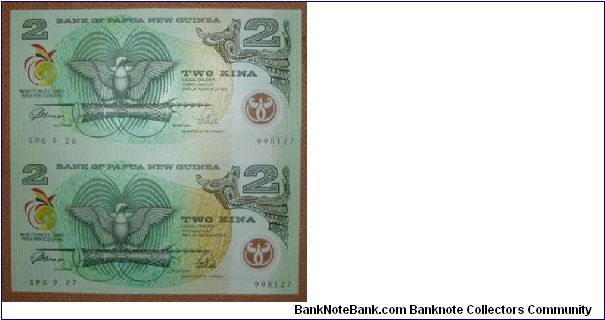 Uncut pair of 2 Kina polymers. Bizzare. Banknote