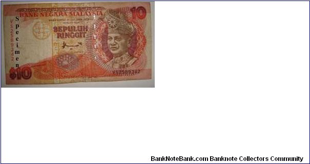 Malaysia 10 Ringgit Front Design: DYMM the First Yang Di Pertuan Agong's portrait on front was surrounded by a design pattern from a typical Dayak shield (Sarawak), stylised design of the kingfisher bird bottom. Banknote