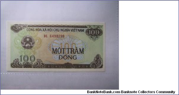 Viet Nam 100 Dong Banknote in UNC condition Banknote