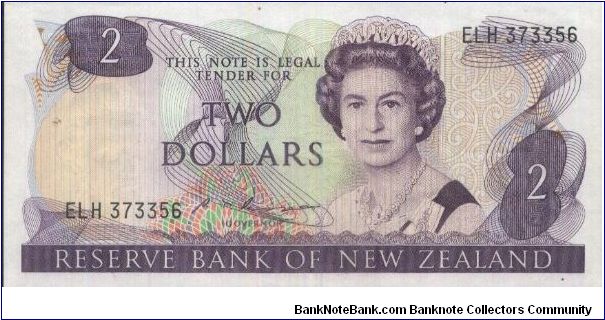 2 Dollars (O)Elisabeth II(R) Mistletoe, Rifleman. Reserve Bank Of Zealand signed by Russell. Banknote