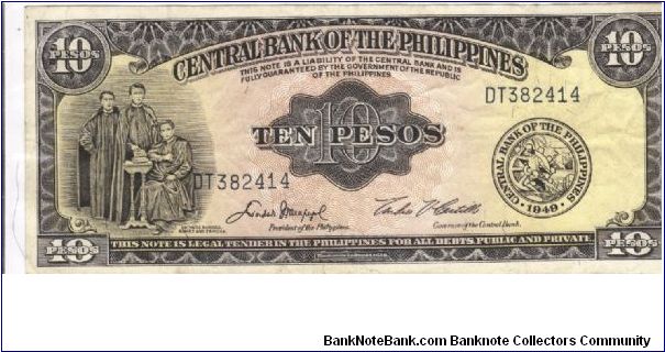 PI-136e English series 10 Pesos note, prefix DT. Banknote