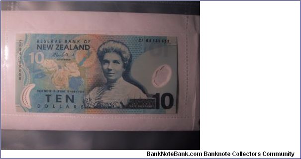 New Zealand 10 Dollar bill in Uncirculated condition Banknote