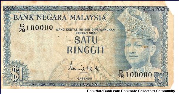 The 2nd series of 1 ringgit Malaysia.

Serial No: D/78 100000

Obverse: Potrait of the first King of Malaysia.

Reverse: Traditional design of Kijang Emas. Official Bank Negara Malaysia logo

Size: 120.5 X 64.0mm Banknote