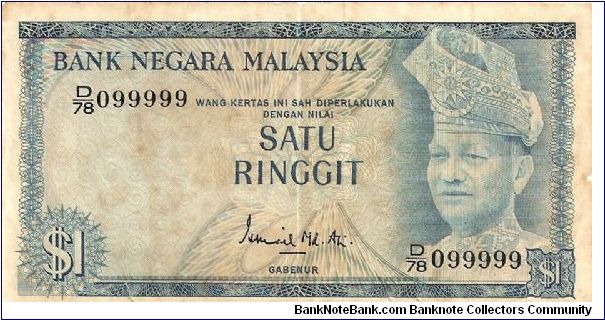 The 2nd series of 1 Ringgit Malaysia.

Serial no: D/78 099999

Obverse: Potrait of the first King of Malaysia.

Reverse: The traditional design of Kijang Emas. Official Bank Negara Malaysia logo.

Size: 120.5 x 64.0mm Banknote