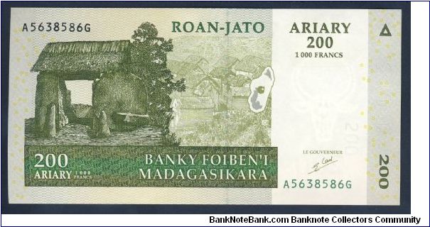 Madagascar 200 Ariary 2004 P87. Banknote