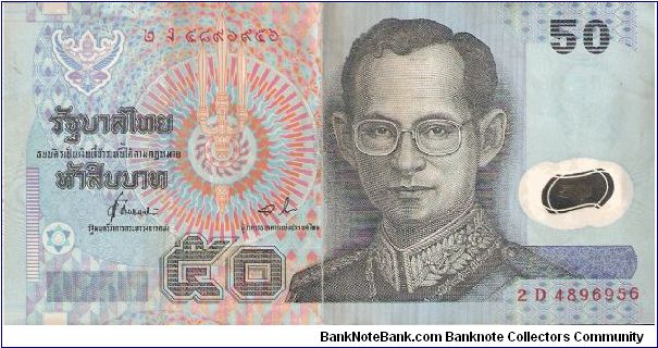 50 Baht. Polymer Note. Tarrin Nimmanahaeminda (Larger sig),and 
Chatu Mongol Sonakul.

This combination used May 1998 to May 2001

King Bhumiphol Adulyadja (Rama IX) in uniform of the supreme commander Thai armed forces
Monument ofKing Phra Chom Klao Chaoyuhua (Mongut) Rama IV seated at table with globe and telescope in background along with temple. Info thanks to De-Orc! Banknote