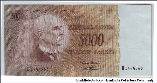5000 markkaa Serie B

This note is made of 1958 Banknote