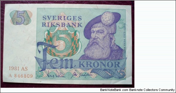 Sveriges Riksbank |
5 Kronor |

Obverse: King Gustav Vasa (1496-1560) |
Reverse: Scenes from the Swedish countryside, including stylised crowing wood-grouse and A capercaillie |
Watermark: Grid of diagonal wavy lines with the number 5 printed in the boxes. Blue and red fibers are irregularly posted in the paper Banknote