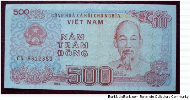 Ngân Hàng Nhà Nước Việt Nam |
500 Đồng |

Obverse: Hồ Chí Minh and Coat of Arms |
Reverse: Dockside boat |
Watermark: Big flowers Banknote