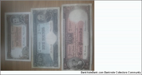 Coombs/wilson 10 shillings (mint condition) £5, £10. (both very good condition, but not crisp notes) Banknote