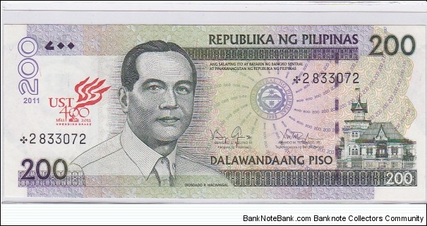 200 Pesos NDS UST 400th yr comm. REPLACEMENT - starnote

O: UST overprint, Diosdado Macapagal

R: Edsa II, swearing in of Gloria Arroyo

sig: Benigno Aquino - Tetangco Banknote