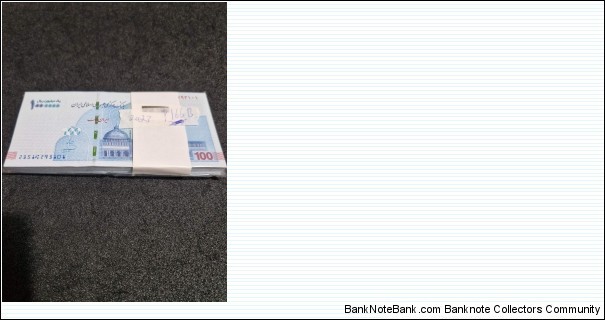 UNC in bundle our PCS you can buy, contact us fore more info, 
same signature is sent but different serial number than picture
 Banknote