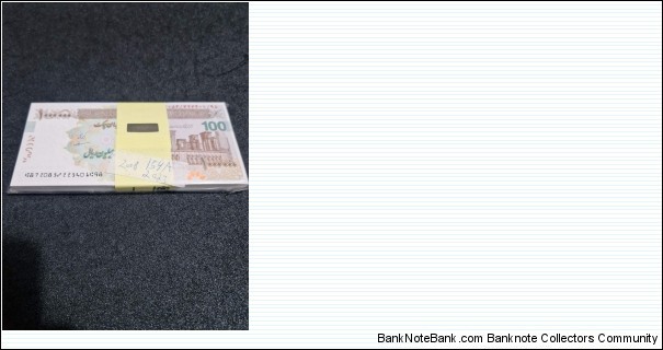 UNC in bundle our PCS you can buy, contact us fore more info, 
same signature is sent but different serial number than picture
 Banknote