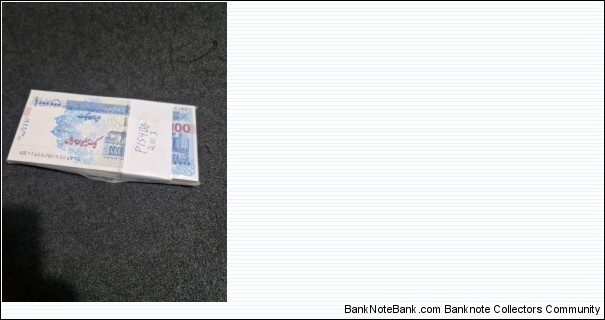 UNC in bundle our PCS you can buy, contact us fore more info, 
same signature is sent but different serial number than picture
 Banknote